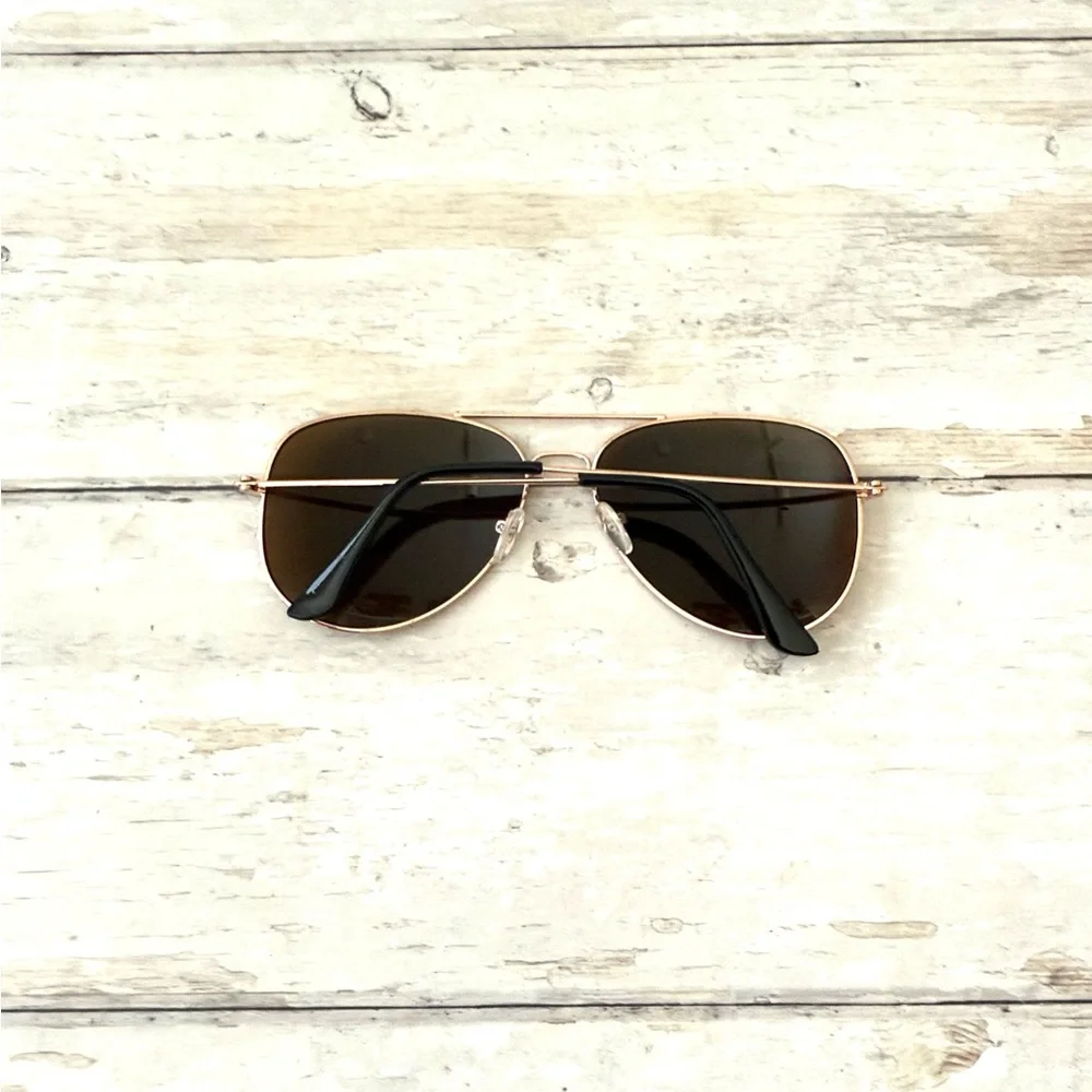 Oakley trendy aviator
